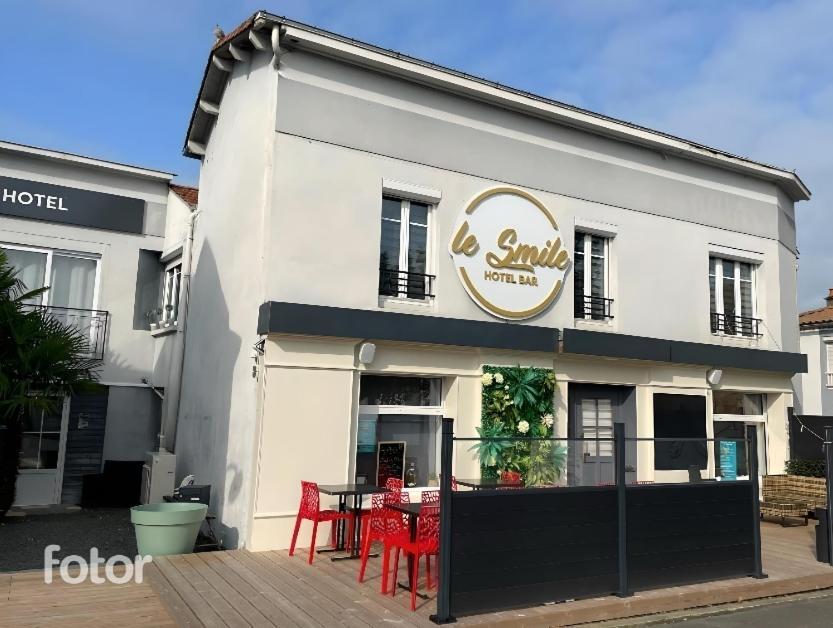 Hotel Le Smile Saint-Vincent-Sterlanges Exterior foto
